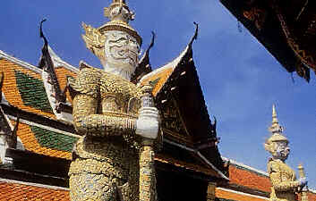 Thailand mit zahllosen Tempel-Anlagen