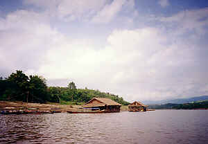 Mekong-Fluss bei Houisai, Provinz Bokeo, Laos  (7.3 K)