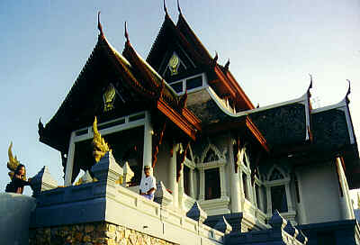 Tempel auf dem Doi Mae Salong in Mae Chan, Provinz Chiang Rai, Nordthailand (16015 Byte)