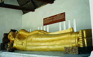 Reclining Buddha statue (8,7 meters long and 1,9 meters high), Wat Chedi Luang  (7.6 K)