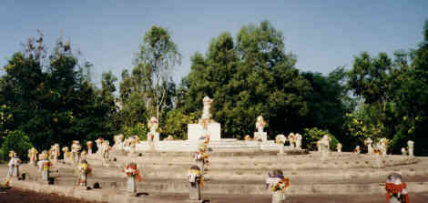 Saan Phaphum Chong Wat Phrathat Tschom Thong, Bild 1 (14.3 K)