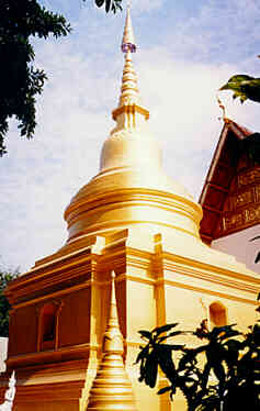 Der goldene Tschedi von Wat Phra Singh. (14.1 K)