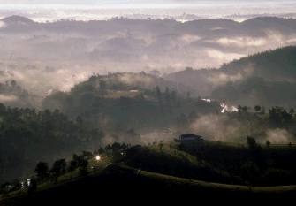 Berglandschaft im Nebel