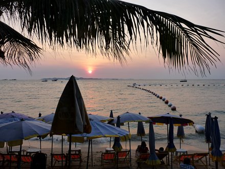 Thailand online: Sunset at North Pattaya Beach / Sonnenuntergang am Strand von Nordpattaya