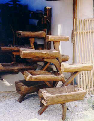 Old style furniture, Sumalee Handicraft Chiangrai (16907 Byte)