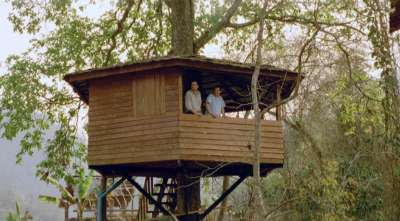 Mae Na Chorn, Chiang Mai Provinz, Thailand: Ralf Obergs Baumhaus. Mit Kochnische und Dusche und abschliessbarem Zimmer bestens eingerichtet für den Abenteurer Gottes. Wunderbarer Ort um Sonnenuntergang und -aufgang zu betrachten und um dem Himmel nahe zu sein.